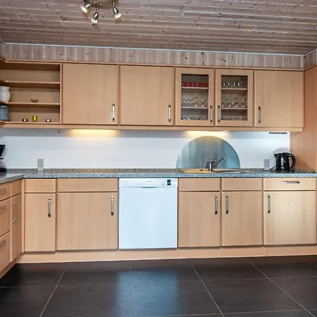 18 Person In Romo-by Traum