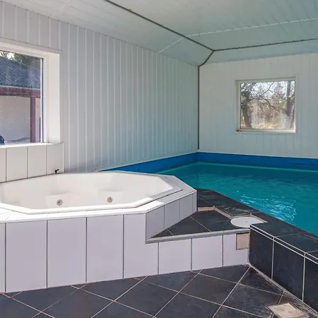 18 Person In Romo-by Traum Kongsmark